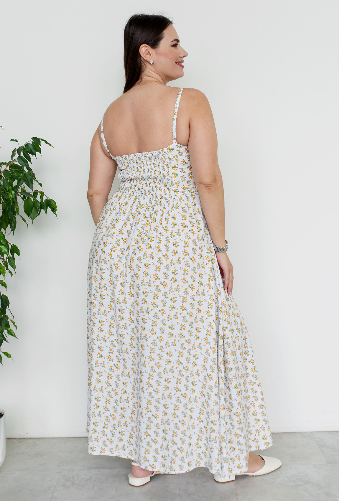 Белое в желтый цветок платье штапель миди на бретелях —  412436. Maritel. Изображенние 2