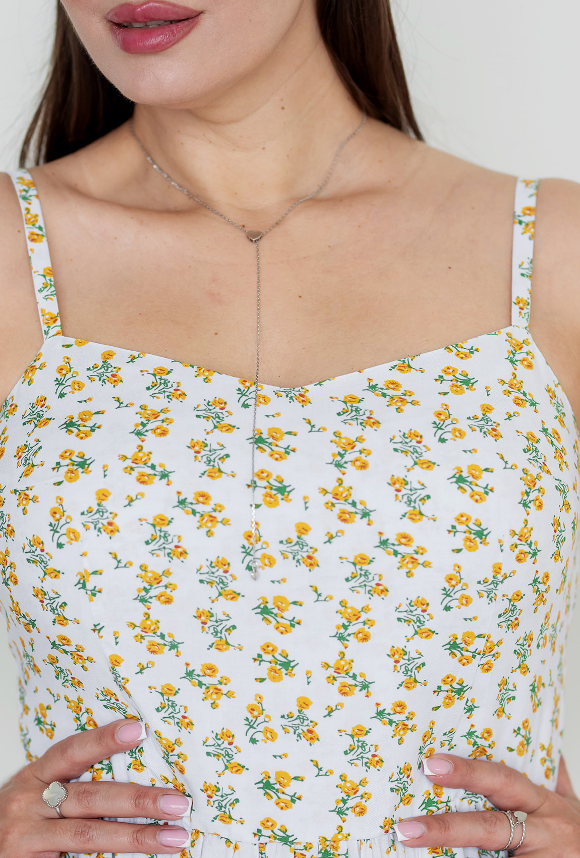 Белое в желтый цветок платье штапель миди на бретелях —  412436. Maritel. Изображенние 3