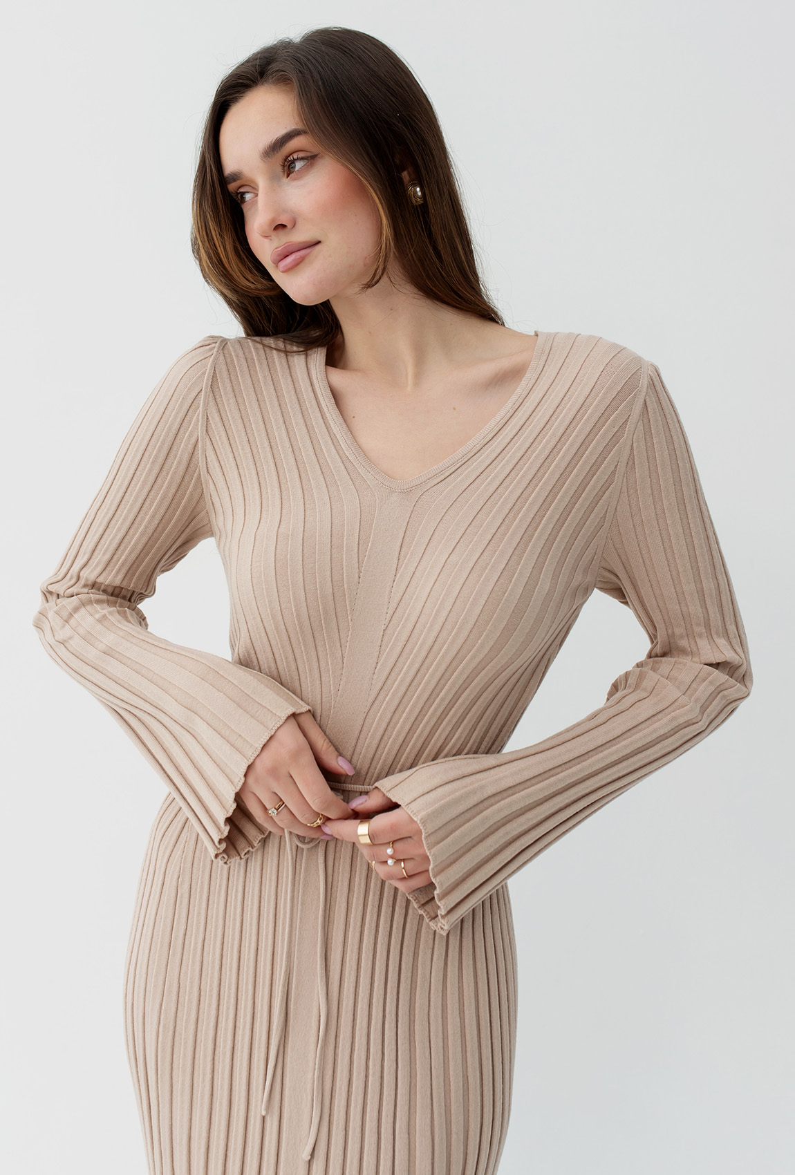 Бежева в'язана сукня зі шнурком —  343890. Maritel. Зображення 3