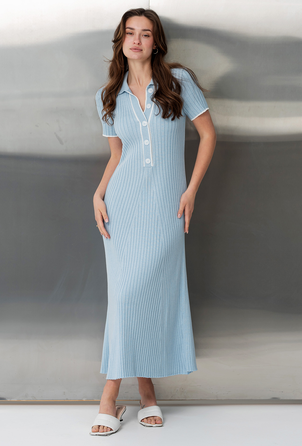 Голубое платье вязка с пуговицами — 343244. Maritel Голубое платье вязка с пуговицами — 343244. Maritel