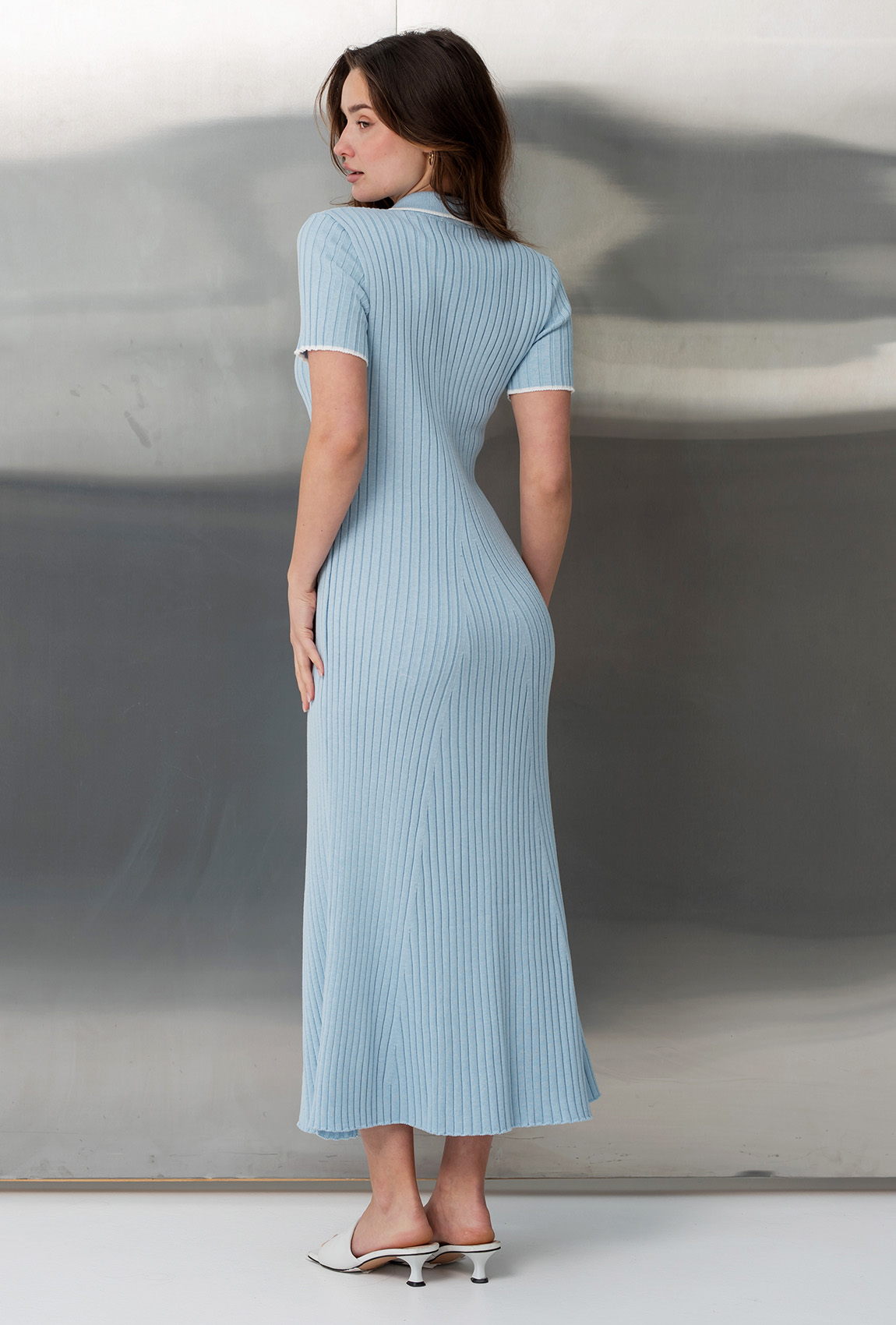 Голубое платье вязка с пуговицами — 343244. Maritel. Изображенние 2 Голубое платье вязка с пуговицами — 343244. Maritel. Изображенние 2