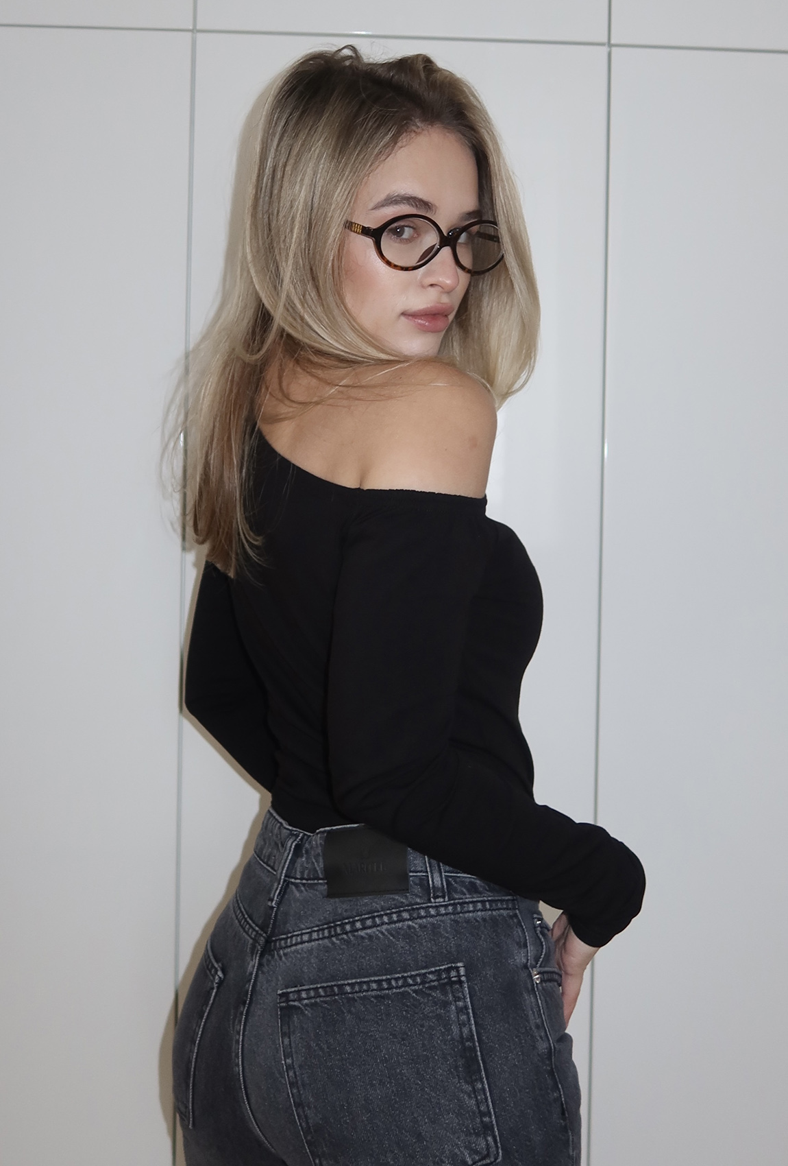 Чорний лонгслів на одне плече. Maritel. Зображення 1