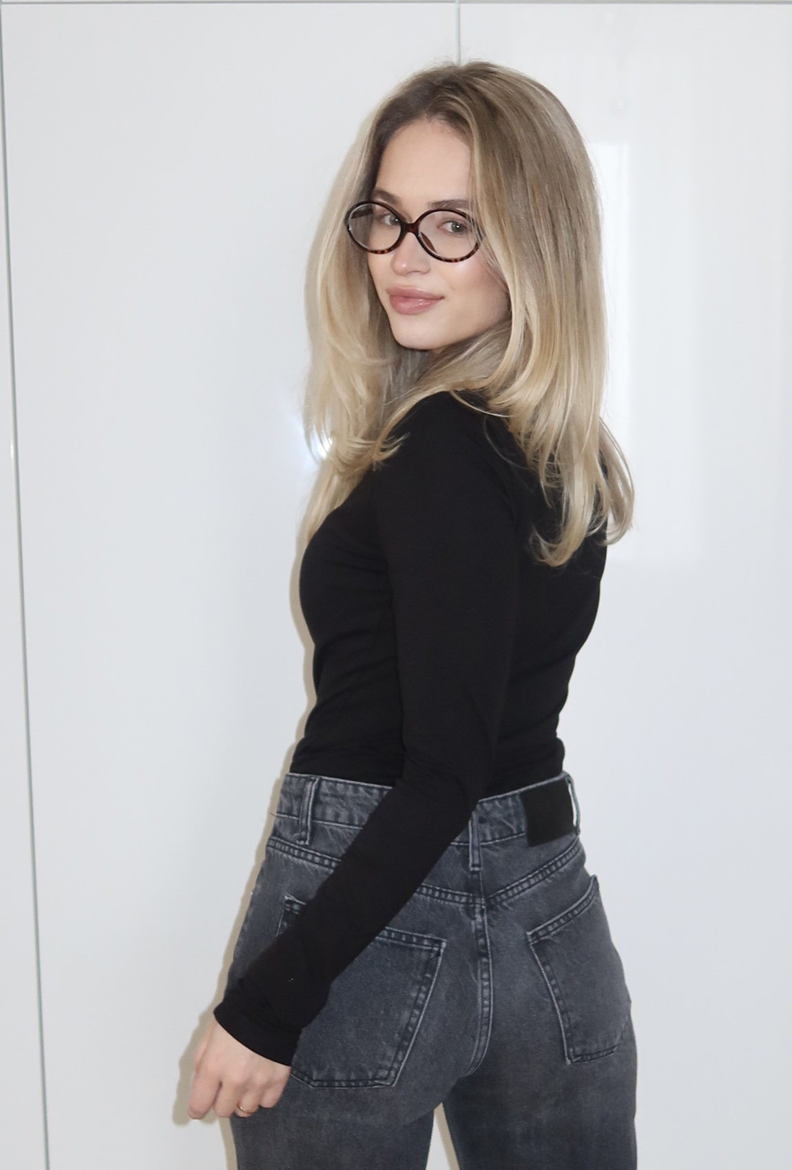 Чорний лонгслів на одне плече. Maritel. Зображення 2