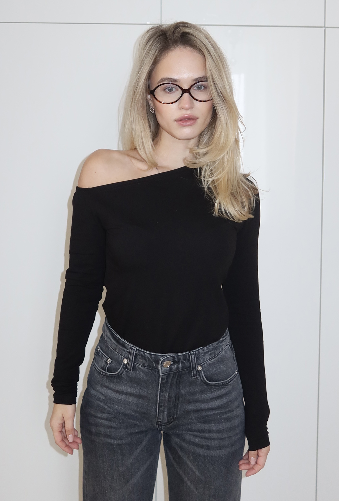 Чорний лонгслів на одне плече. Maritel. Зображення 3