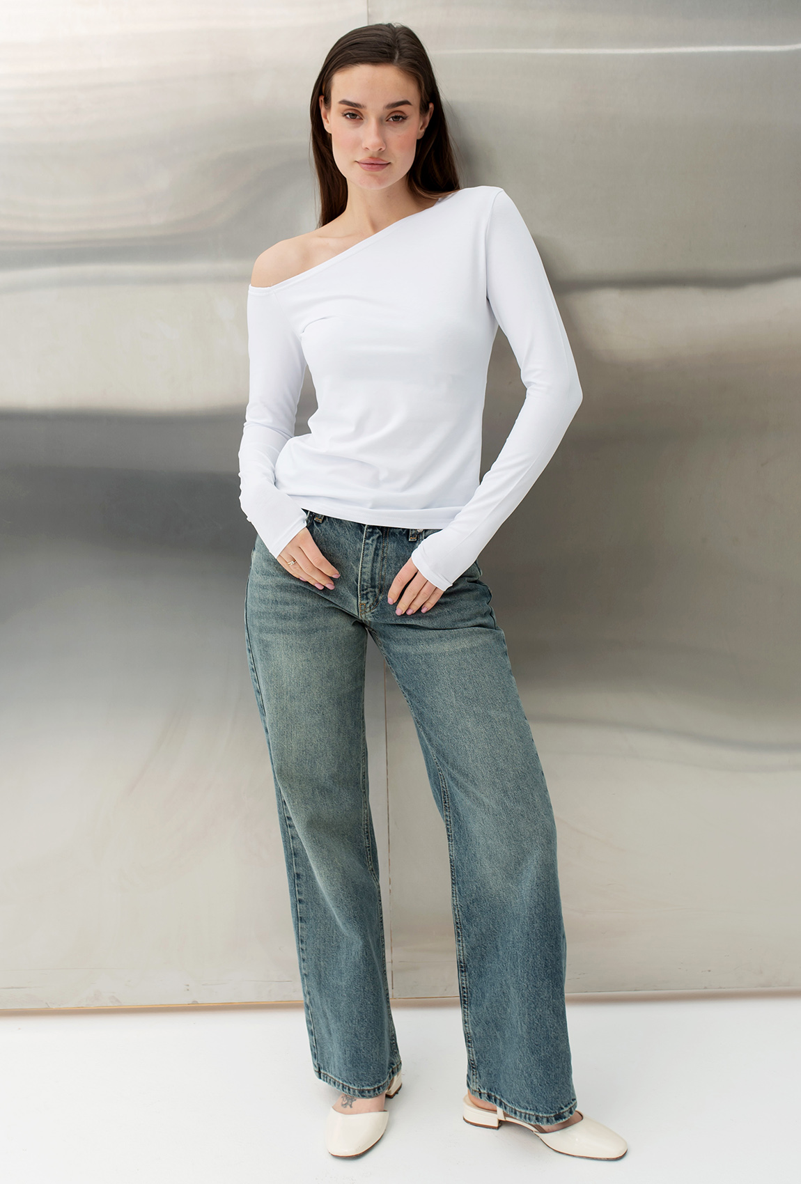 Молочний лонгслів на одне плече —  974200. Maritel. Зображення 6