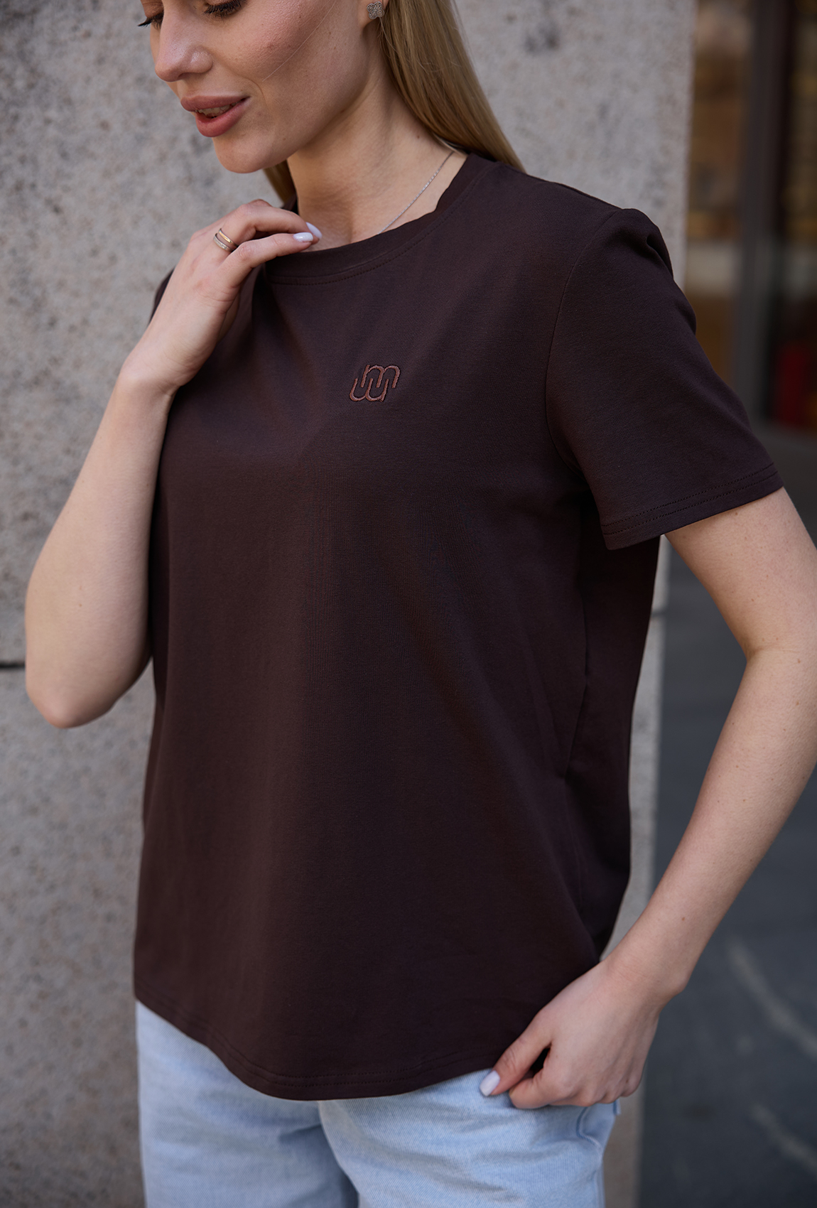 Футболка с вышивкой шоколадная. Maritel. Изображенние 4