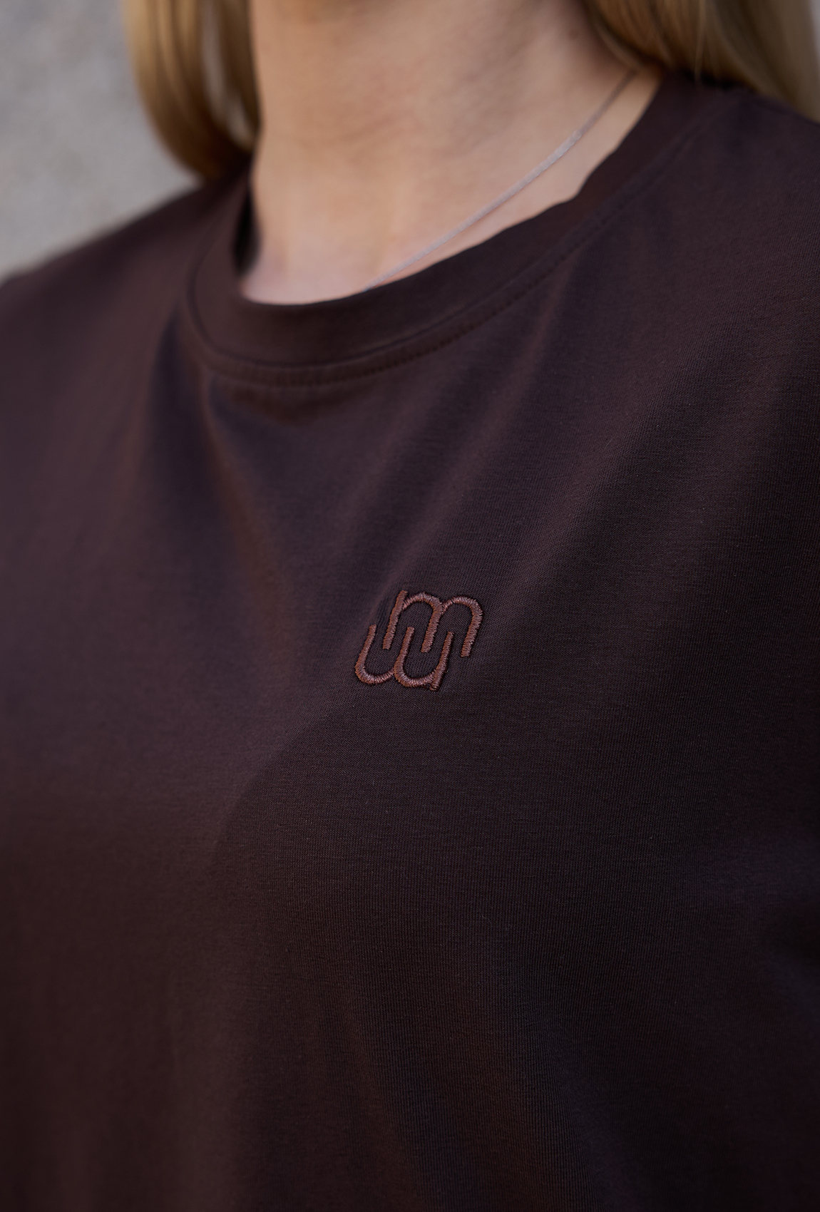 Футболка с вышивкой шоколадная. Maritel. Изображенние 5