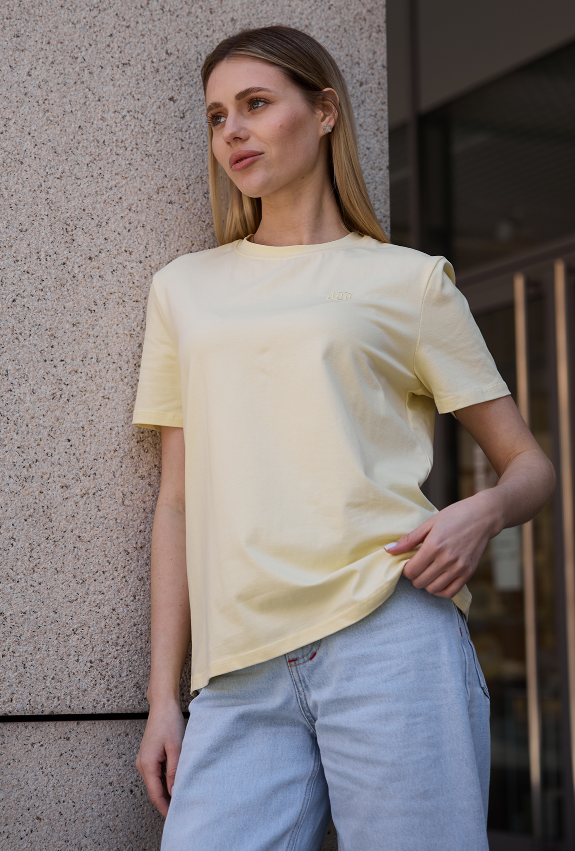 Футболка с вышивкой лимоная. Maritel