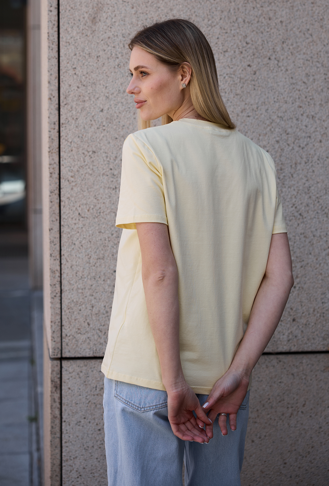 Футболка с вышивкой лимоная. Maritel. Изображенние 1