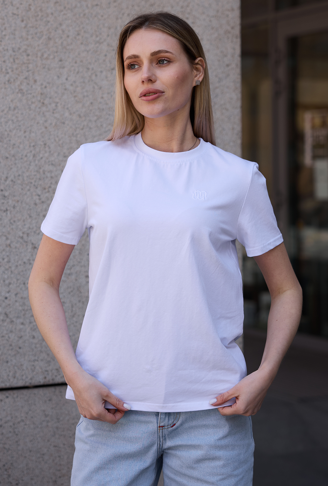 Футболка с вышивкой белая. Maritel