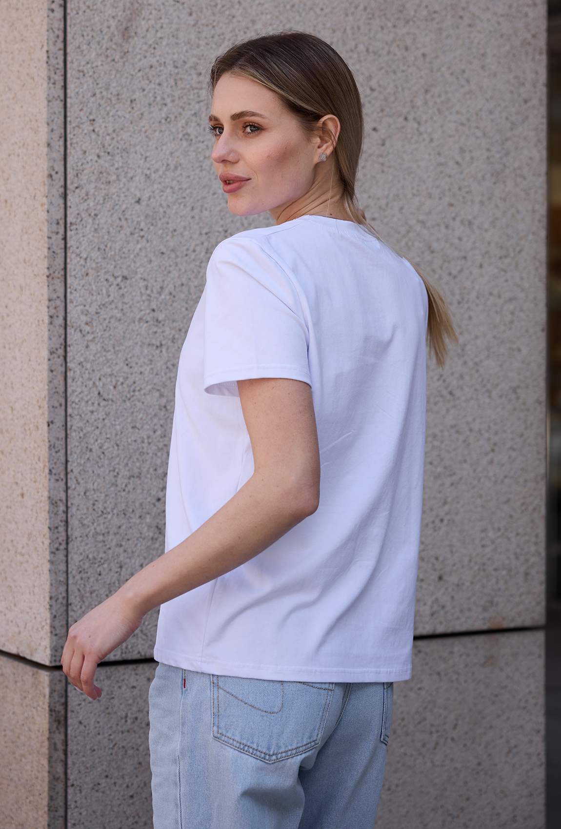 Футболка с вышивкой белая. Maritel. Изображенние 1