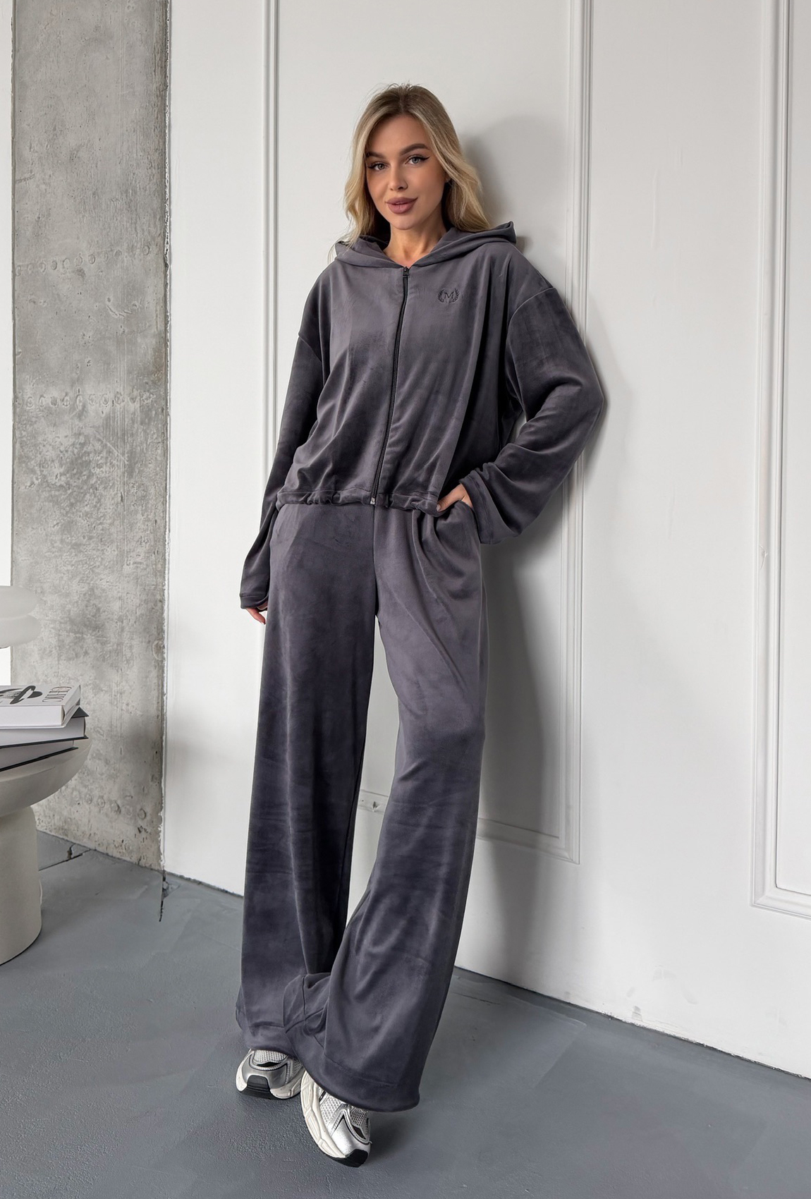 Костюм велюровий з затяжками сірий. Maritel