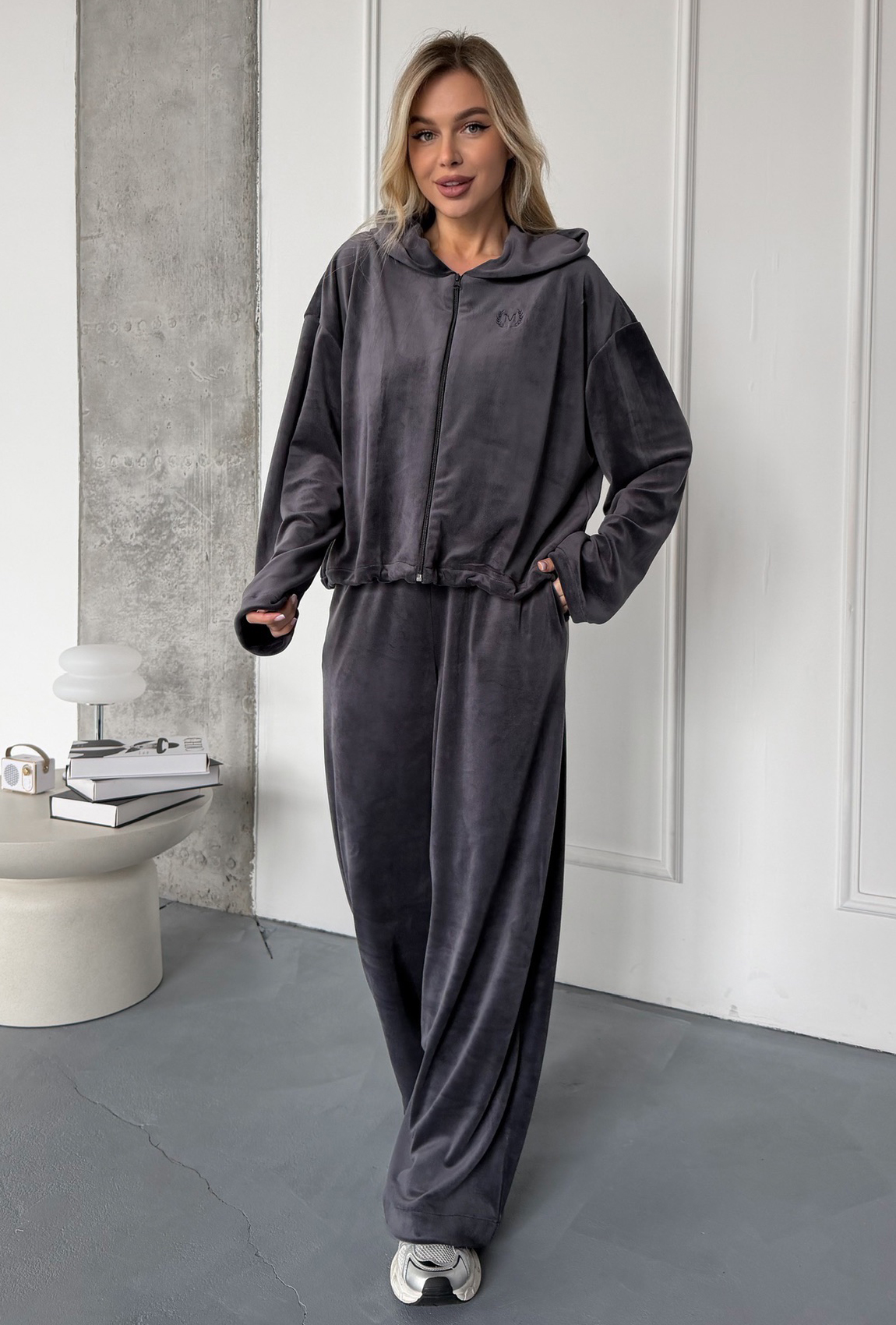 Костюм велюровий з затяжками сірий. Maritel. Зображення 6