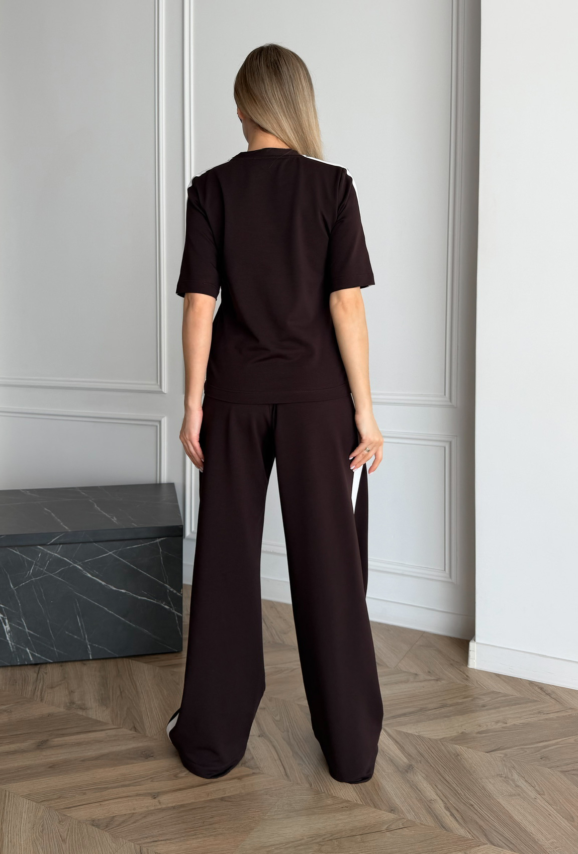 Костюм с лампасами шоколадный. Maritel. Изображенние 2