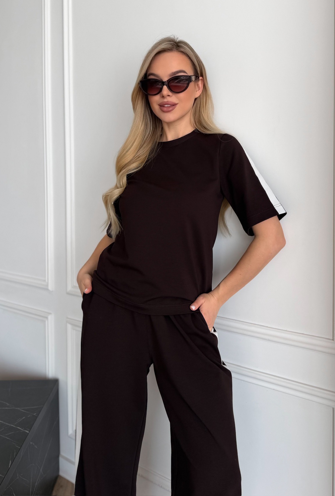 Костюм с лампасами шоколадный. Maritel. Изображенние 4