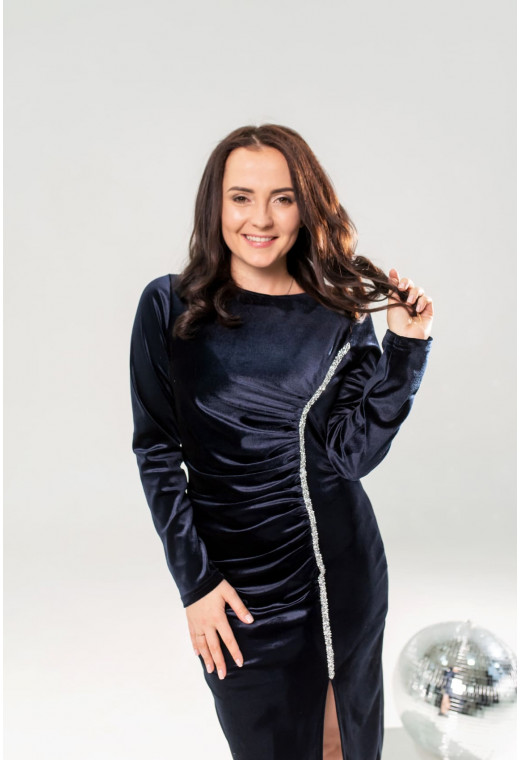 Синее бархатное платье с драпировкой — 430252. Maritel. Изображенние 2 Синее бархатное платье с драпировкой — 430252. Maritel. Изображенние 2