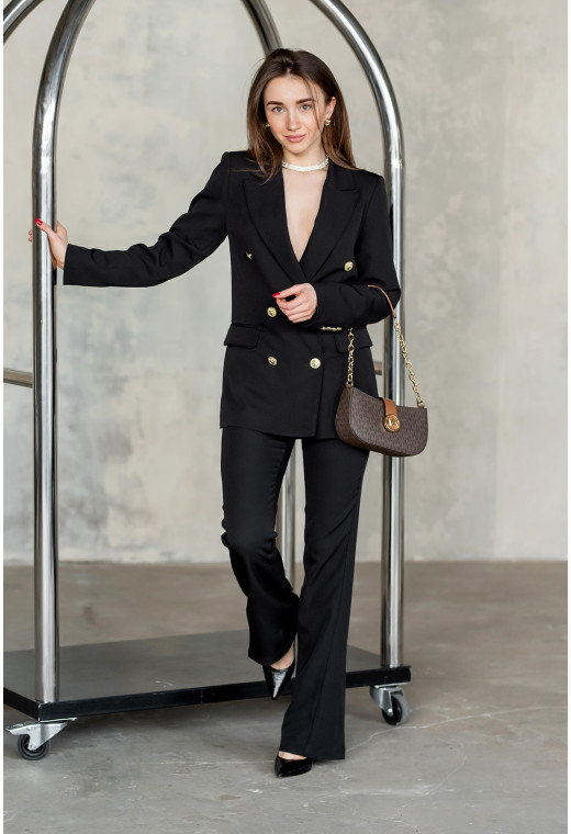 Черный брючный костюм с золотыми пуговицами — 963993. Maritel. Изображенние 1 Черный брючный костюм с золотыми пуговицами — 963993. Maritel. Изображенние 1