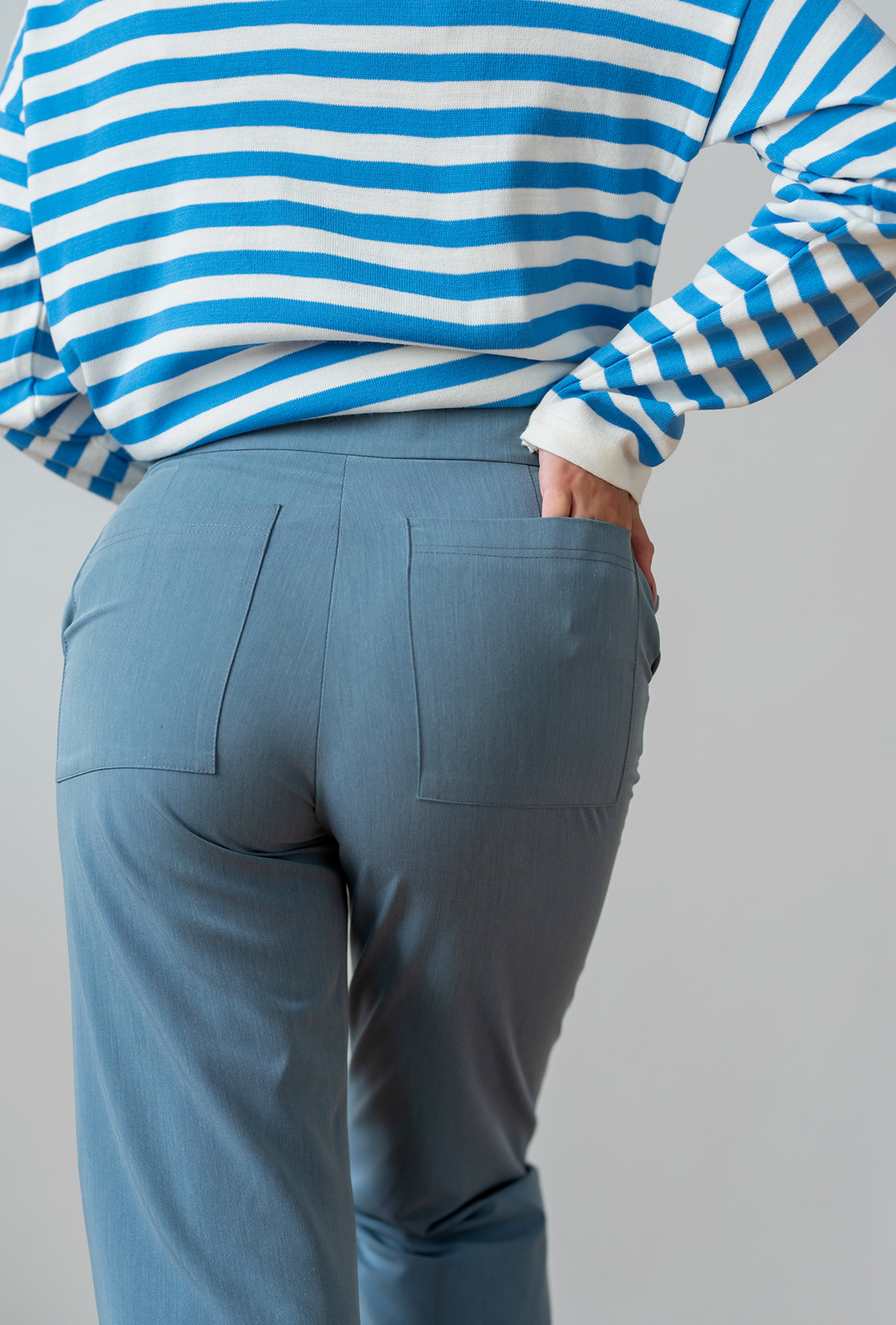 Голубые брюки с накладными карманами  —  920670. Maritel. Изображенние 2 Голубые брюки с накладными карманами  —  920670. Maritel. Изображенние 2