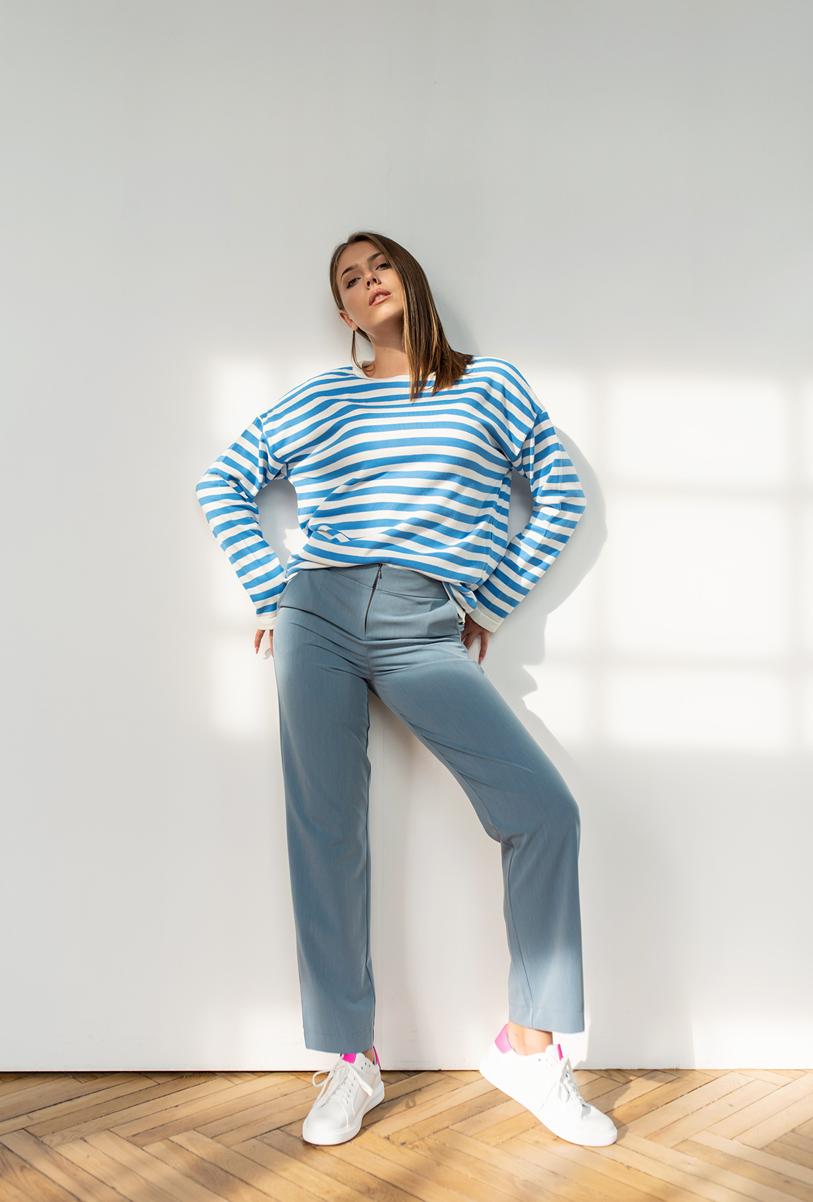 Голубые брюки с накладными карманами  —  920670. Maritel. Изображенние 1 Голубые брюки с накладными карманами  —  920670. Maritel. Изображенние 1