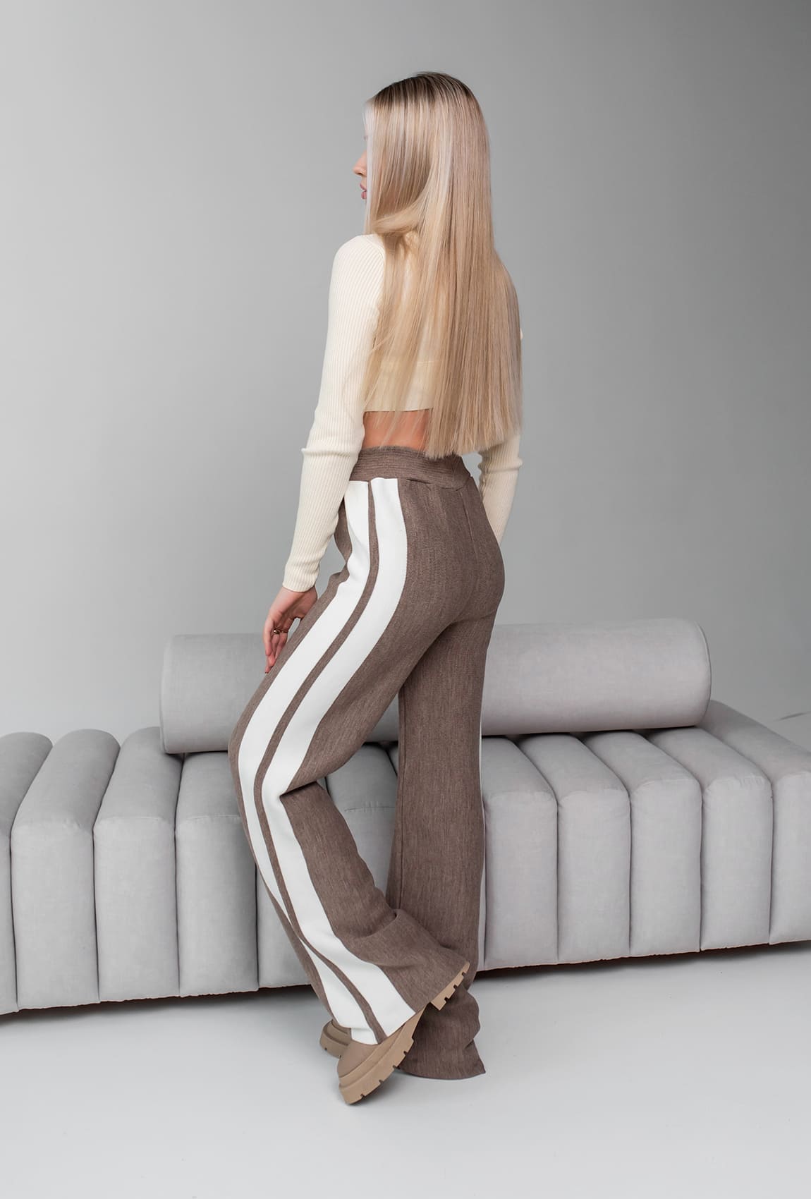 Брюки с лампасами мокко — 896843. Maritel. Изображенние 1 Брюки с лампасами мокко — 896843. Maritel. Изображенние 1