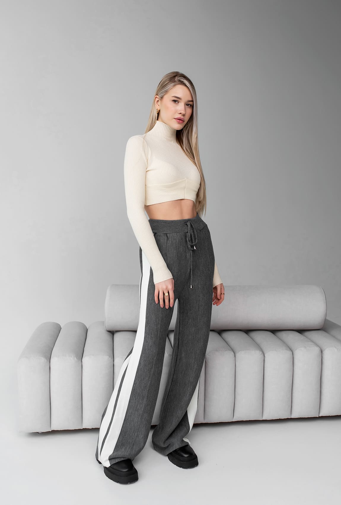 Серые брюки с лампасами —  111098. Maritel. Изображенние 1