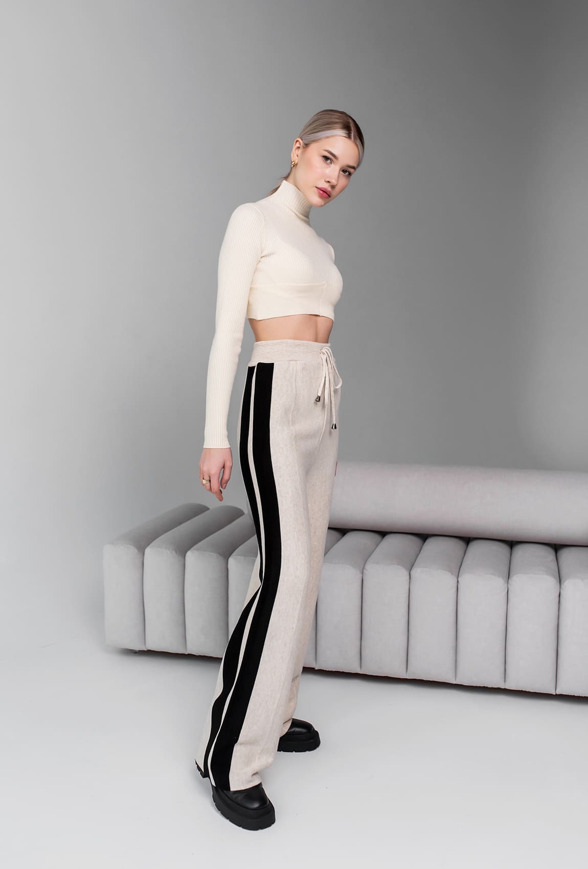 Бежевые брюки с лампасами —  345695. Maritel. Изображенние 1