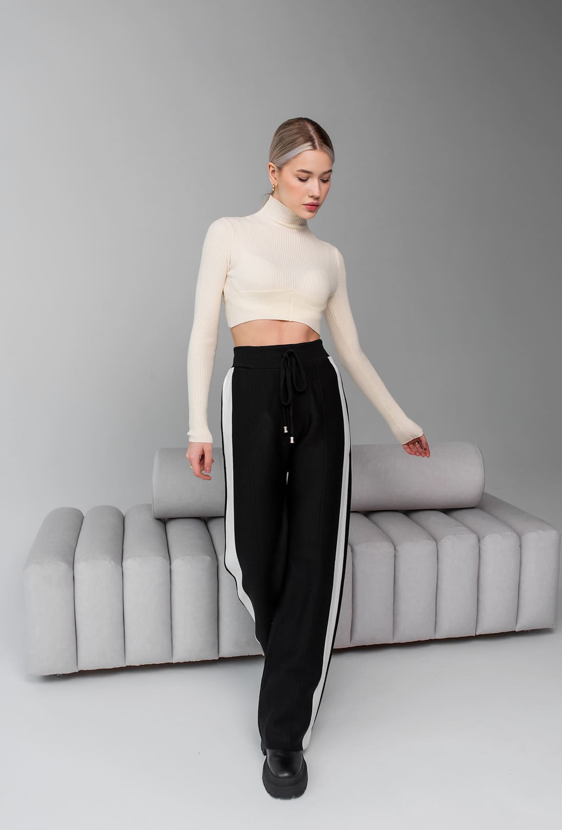 Черные брюки с лампасами —  963571. Maritel. Изображенние 2