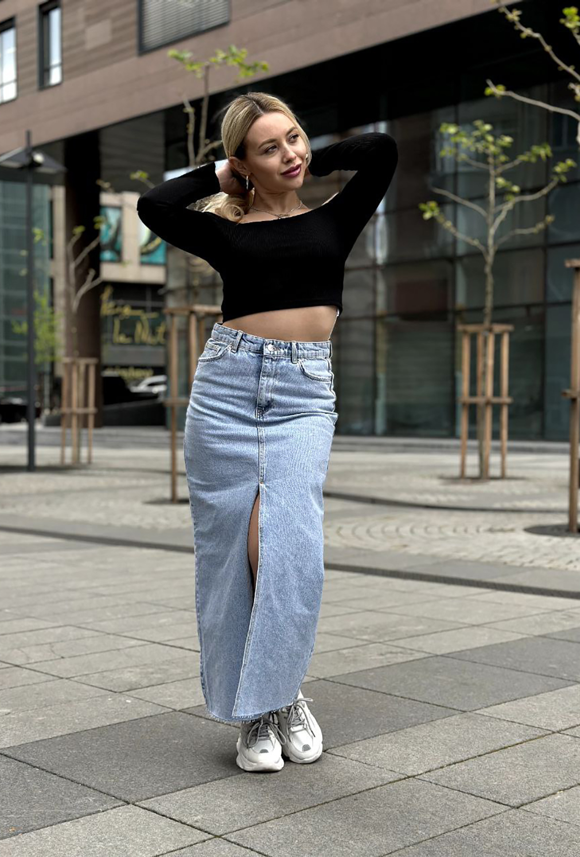 Длинная голубая джинсовая юбка с разрезом  —  384811. Maritel Длинная голубая джинсовая юбка с разрезом  —  384811. Maritel