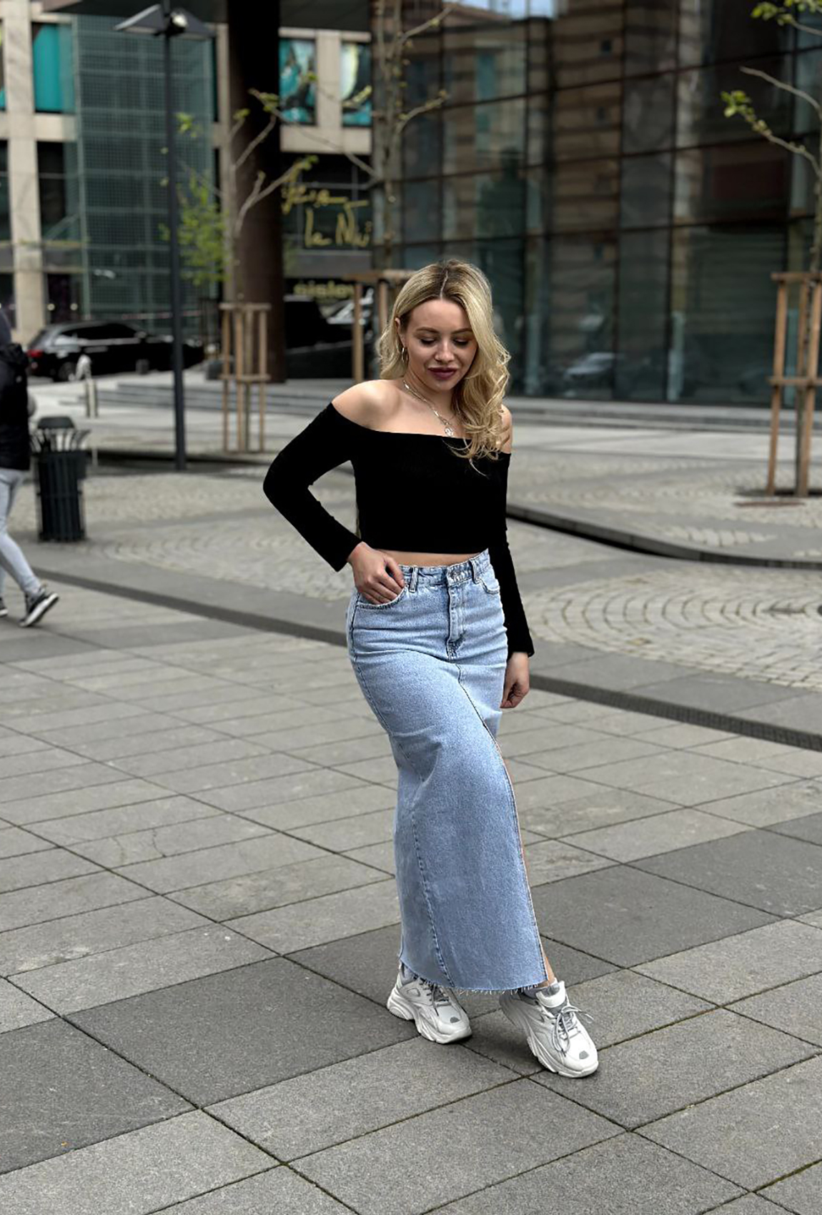 Длинная голубая джинсовая юбка с разрезом  —  384811. Maritel. Изображенние 4 Длинная голубая джинсовая юбка с разрезом  —  384811. Maritel. Изображенние 4