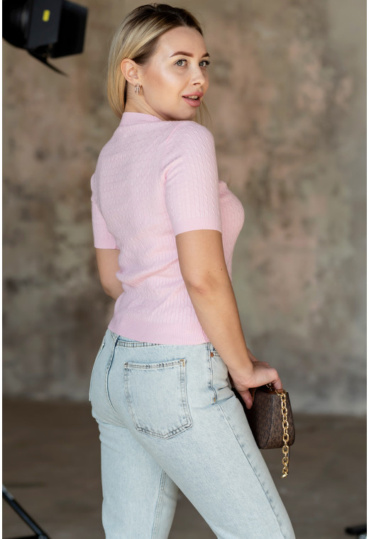 Рожева футболка в'язка косичка V виріз — 899207. Maritel. Зображення 2 Рожева футболка в'язка косичка V виріз — 899207. Maritel. Зображення 2