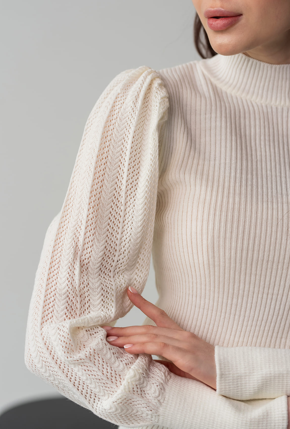 Гольф з ажурниим рукавом молочного кольору —  418655. Maritel. Зображення 3