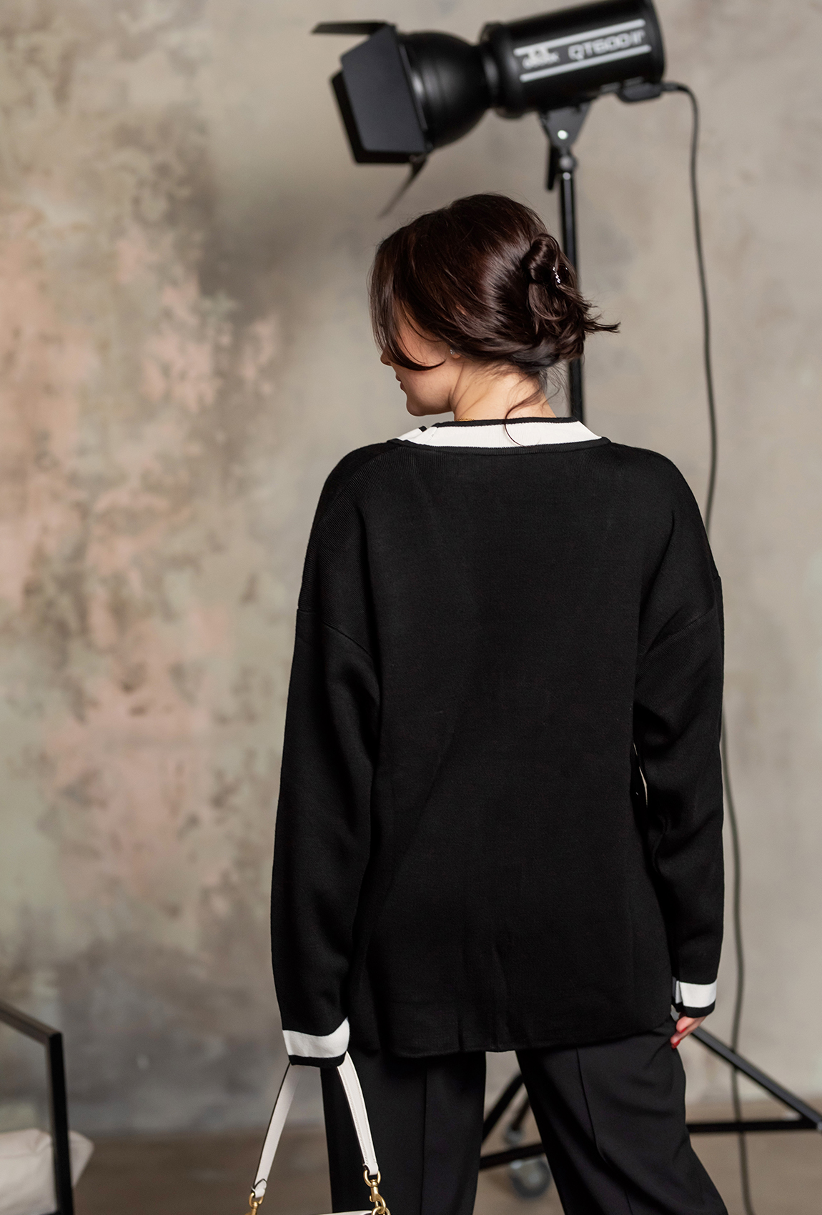 Чорний кардиган з золотими гудзиками  —  549906. Maritel. Зображення 3