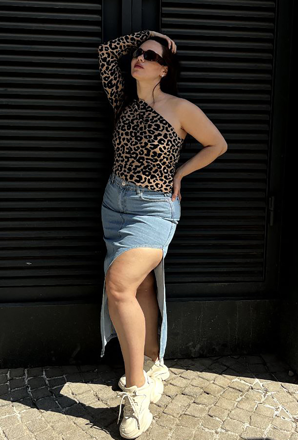 Бежевая кофта леопард на одно плечо  —  691138. Maritel. Изображенние 5