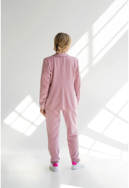 Пудровий класичний брючний костюм —  891112. Maritel. Зображення 1 Пудровий класичний брючний костюм —  891112. Maritel. Зображення 1