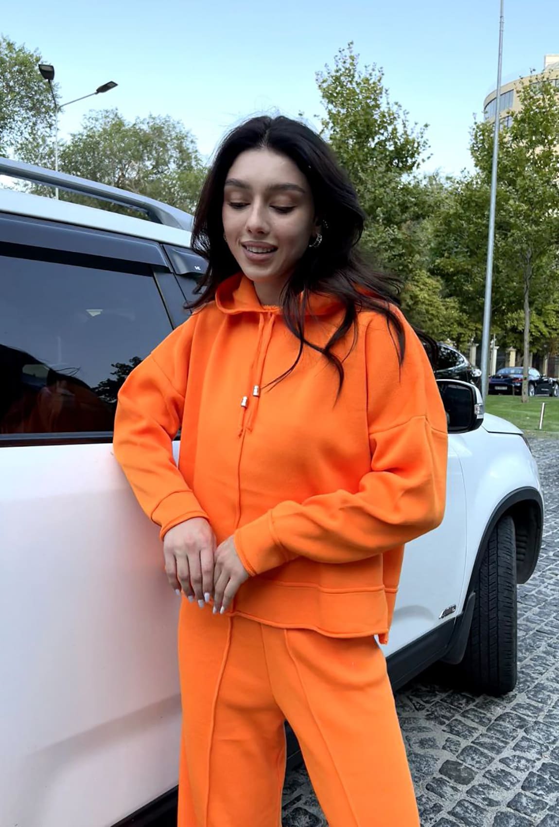 Помаранчевий костюм відстрочка з капюшоном — 863760. Maritel. Зображення 2 Помаранчевий костюм відстрочка з капюшоном — 863760. Maritel. Зображення 2