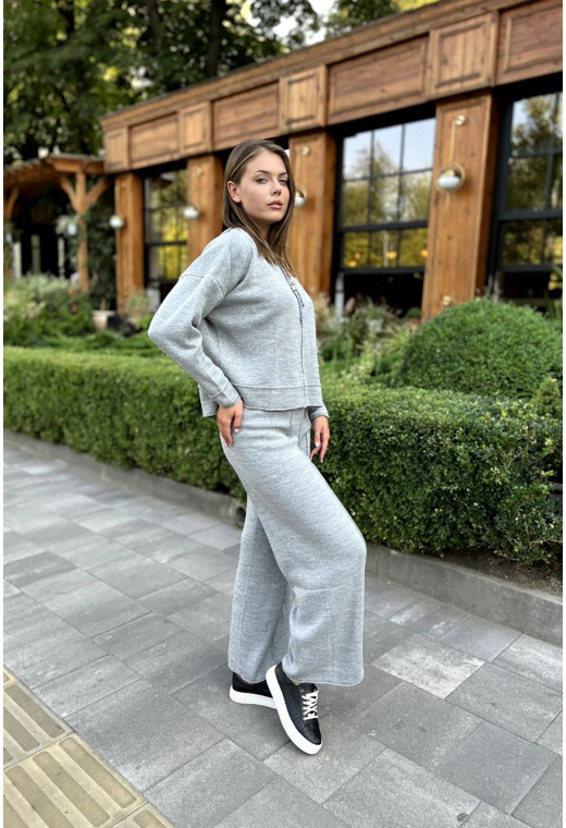 Сірий костюм відстрочка з капюшоном — 593899. Maritel. Зображення 1 Сірий костюм відстрочка з капюшоном — 593899. Maritel. Зображення 1