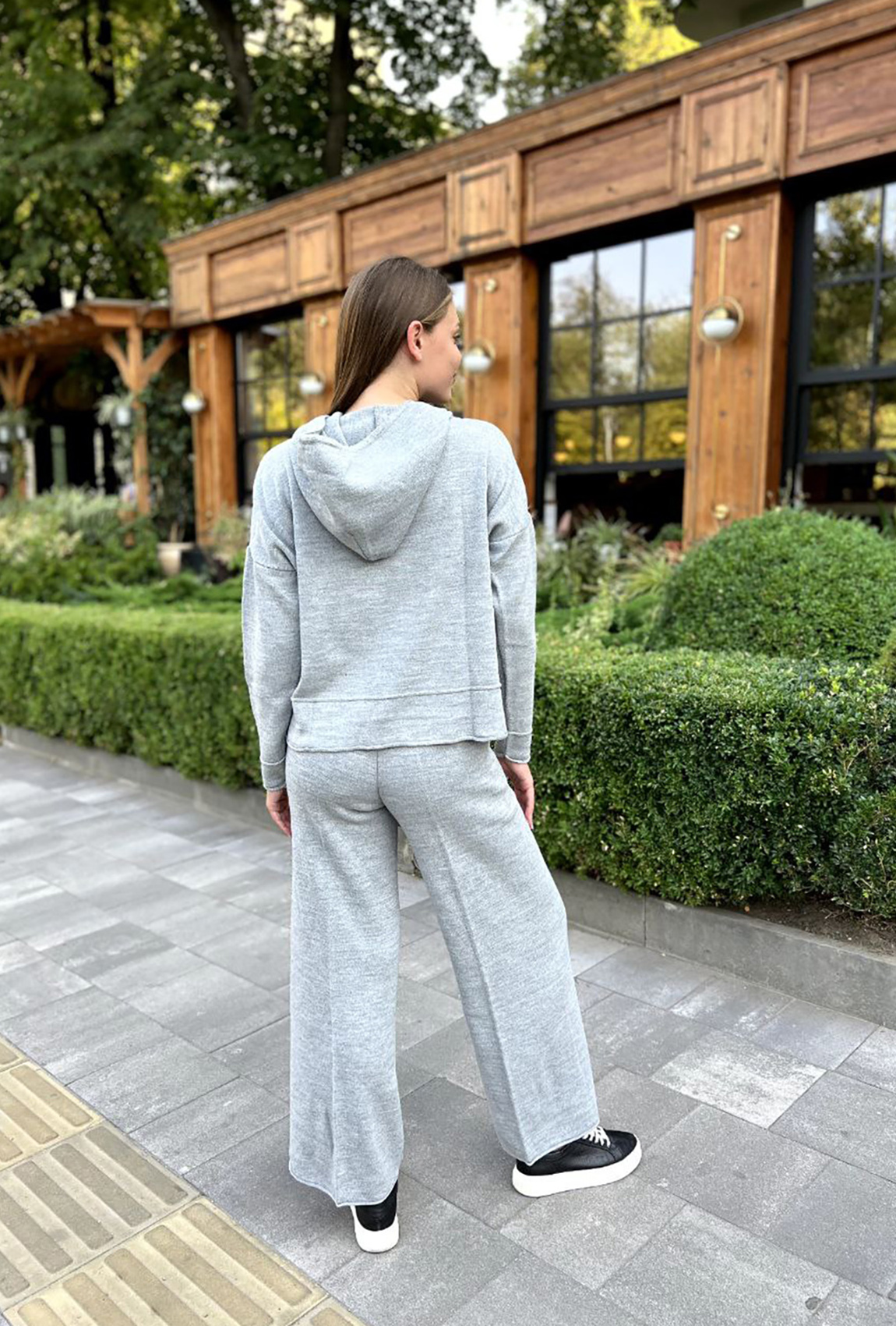 Сірий костюм відстрочка з капюшоном —  593899. Maritel. Зображення 2