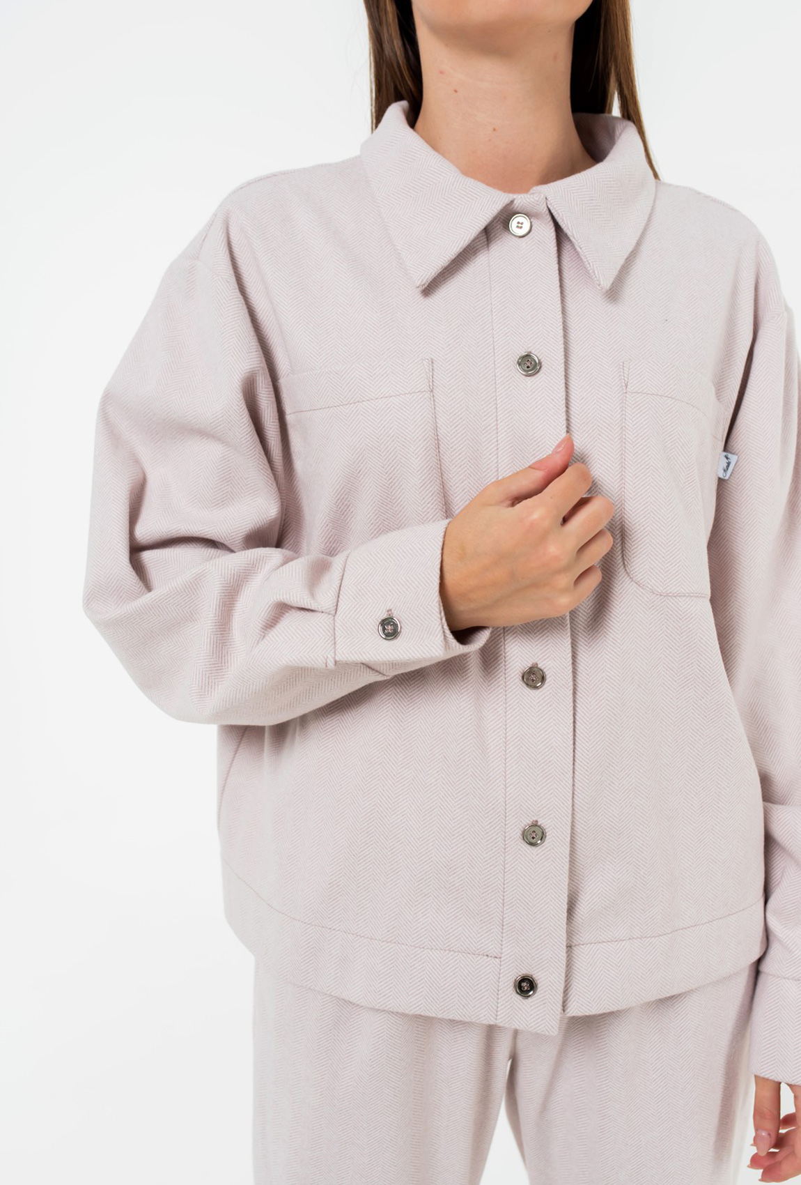 Пудровий костюм з сорочкою на застібки —  903054. Maritel. Зображення 2