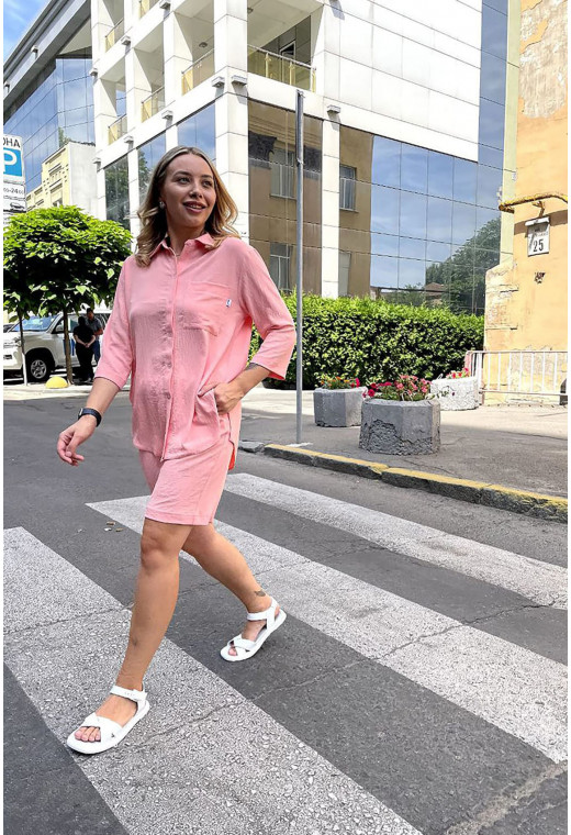 Персиковий костюм жатка з шортами — 873365. Maritel. Зображення 1 Персиковий костюм жатка з шортами — 873365. Maritel. Зображення 1