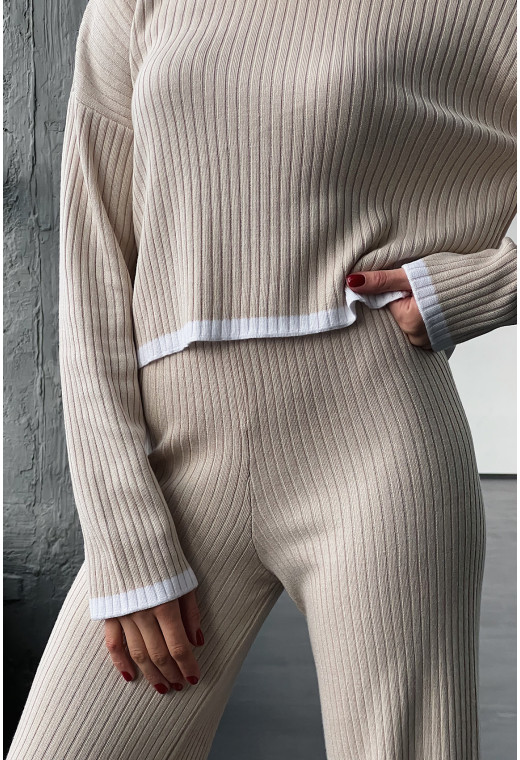 Бежевый брючный костюм с разрезом — 653253. Maritel. Изображенние 4 Бежевый брючный костюм с разрезом — 653253. Maritel. Изображенние 4