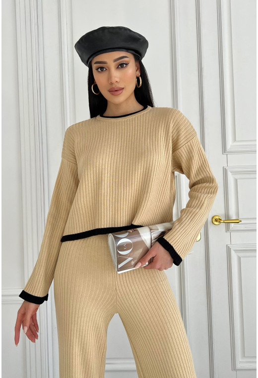 Бежевый брючный костюм с разрезом. Maritel. Изображенние 3 Бежевый брючный костюм с разрезом. Maritel. Изображенние 3