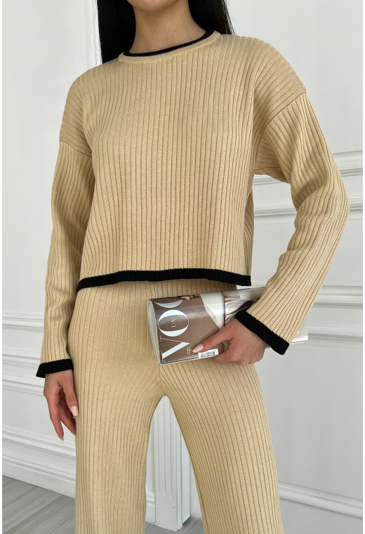 Бежевый брючный костюм с разрезом. Maritel. Изображенние 2 Бежевый брючный костюм с разрезом. Maritel. Изображенние 2