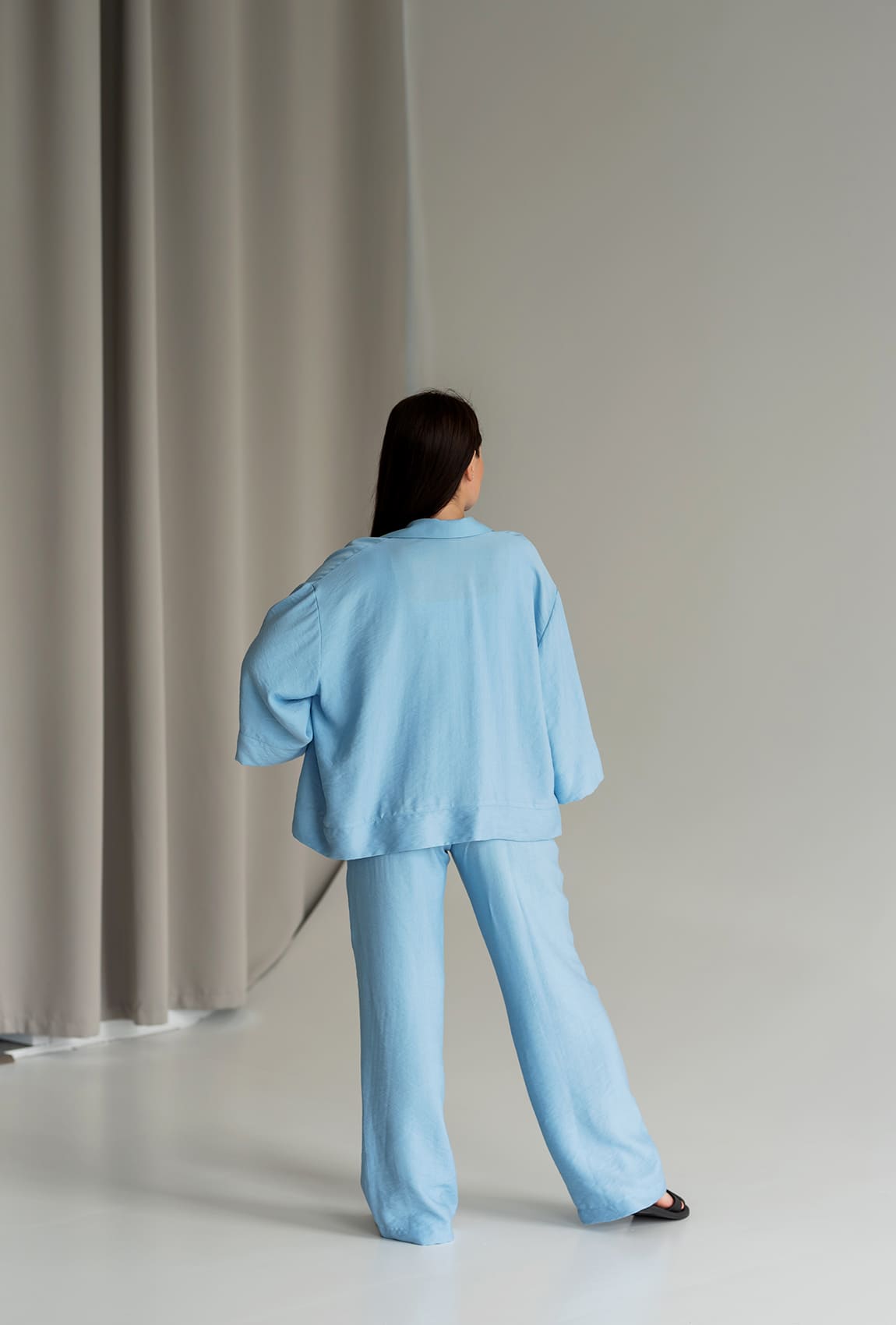 Голубой брючный костюм с летним жакетом —  315735. Maritel. Изображенние 2