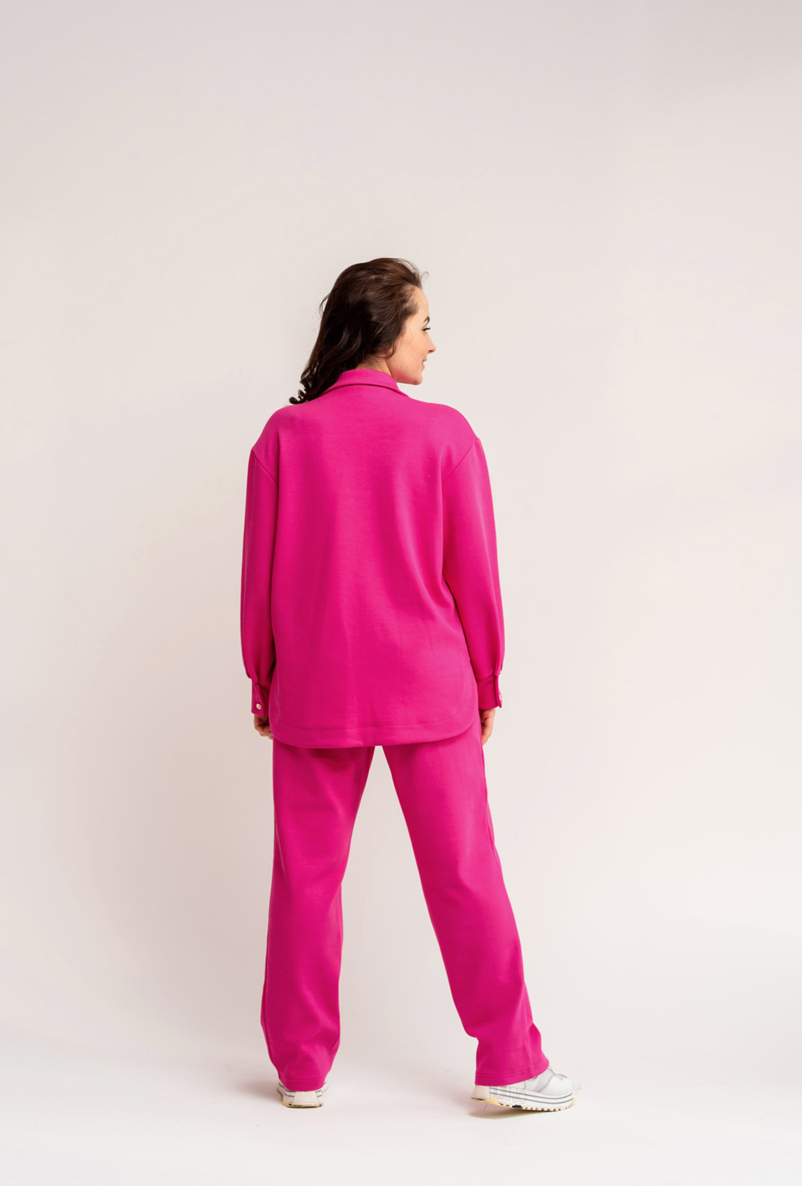 Малиновый костюм с рубашкой — 449106. Maritel. Изображенние 2 Малиновый костюм с рубашкой — 449106. Maritel. Изображенние 2