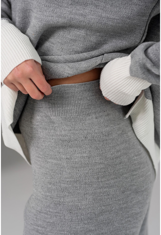 Серый костюм с белым манжетом — 245941. Maritel. Изображенние 2 Серый костюм с белым манжетом — 245941. Maritel. Изображенние 2