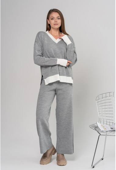 Сірий костюм з білим манжетом. Maritel. Зображення 5