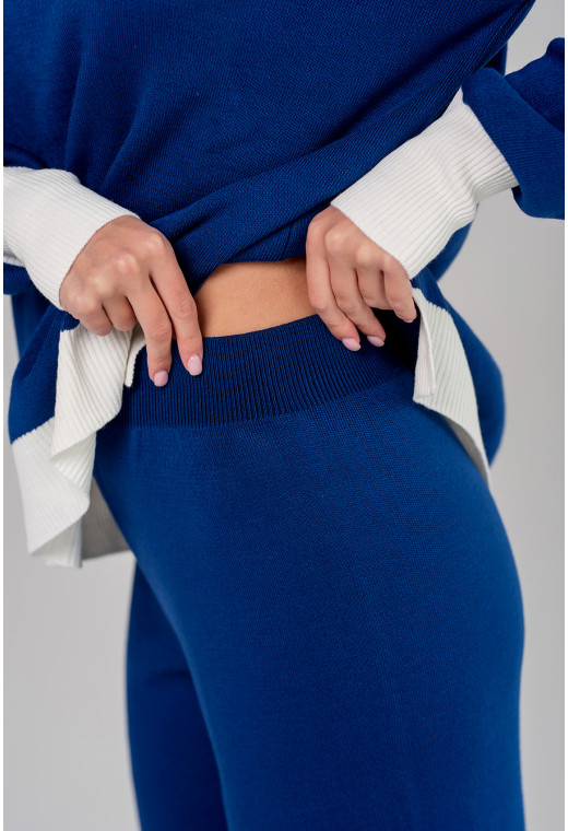 Костюм с белым манжетом электрик — 388823. Maritel. Изображенние 1 Костюм с белым манжетом электрик — 388823. Maritel. Изображенние 1