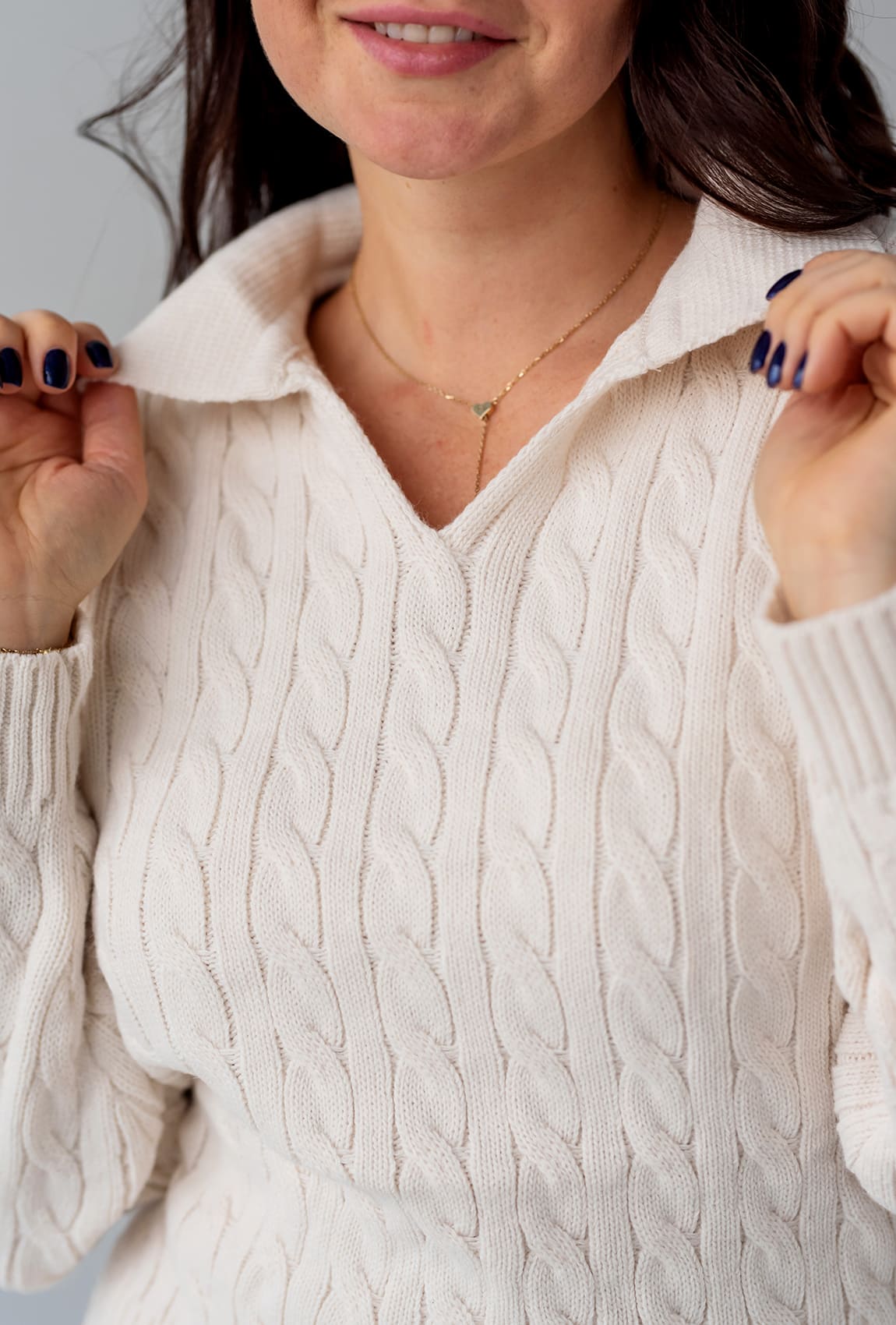 Молочний в'язаний костюм поло коса — 642070. Maritel. Зображення 2 Молочний в'язаний костюм поло коса — 642070. Maritel. Зображення 2