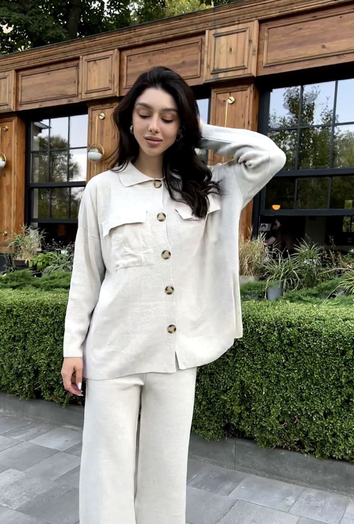 Бежевый вязаный костюм на пуговицах —  671783. Maritel. Изображенние 1