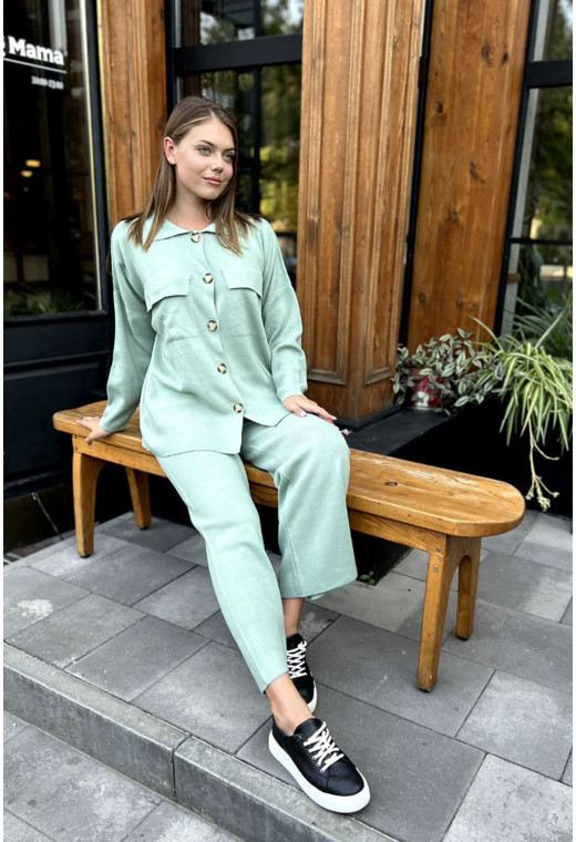 Оливковый вязаный костюм на пуговицах. Maritel. Изображенние 1 Оливковый вязаный костюм на пуговицах. Maritel. Изображенние 1